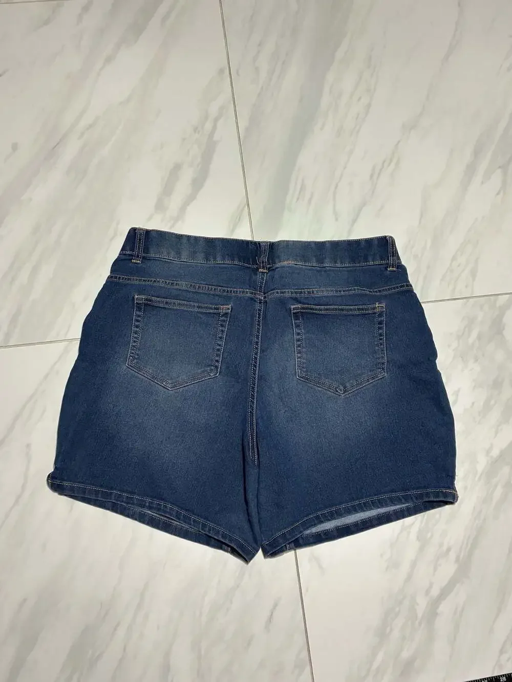 Terra & Sky Women's Plus Size Dark Wash Stretch Denim Shorts - Picture 5 of 5